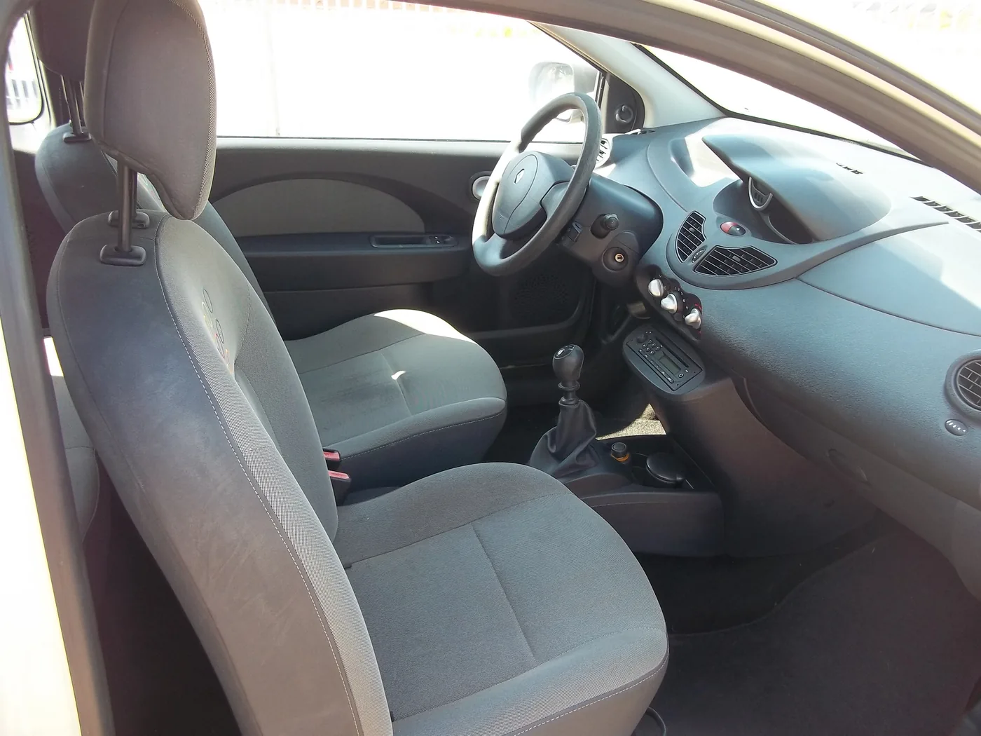 Renault Twingo — foto 18